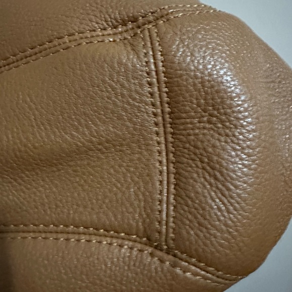 Michael Kors tan shoulder bag and matching wristlet - Picture 6 of 13